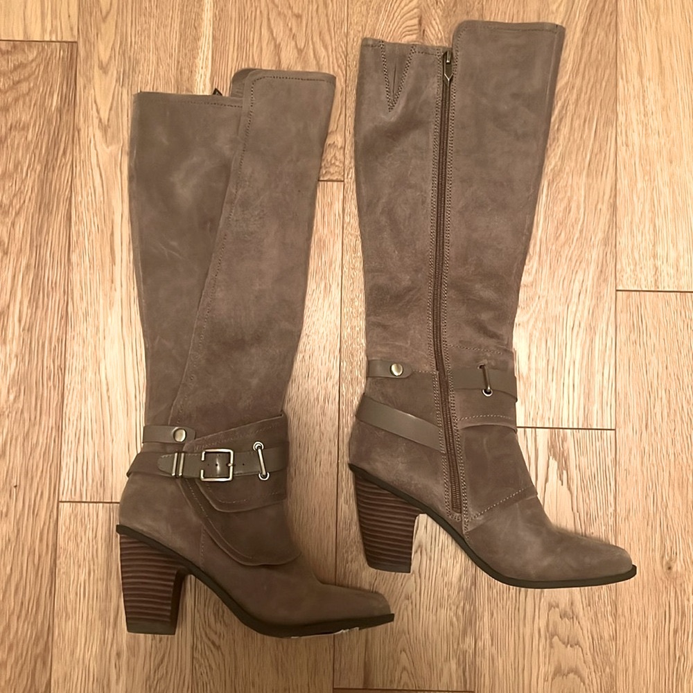 NEW Fergie knee high suede boots.